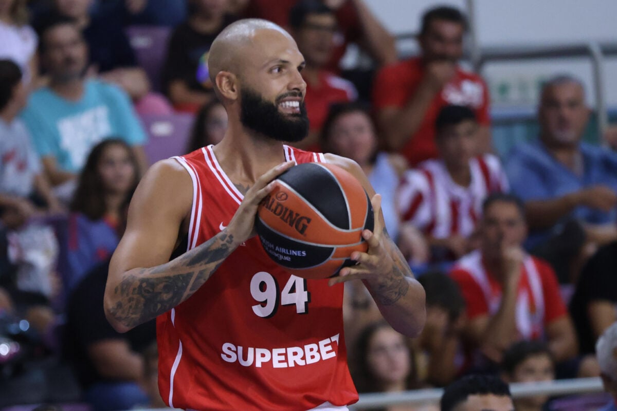Ολυμπιακός – Φενερμπαχτσέ 82-77: Οι ερυθρόλευκοι πήραν το φιλικό ντέρμπι στο Ηράκλειο και προκρίθηκαν στον τελικό του τουρνουά