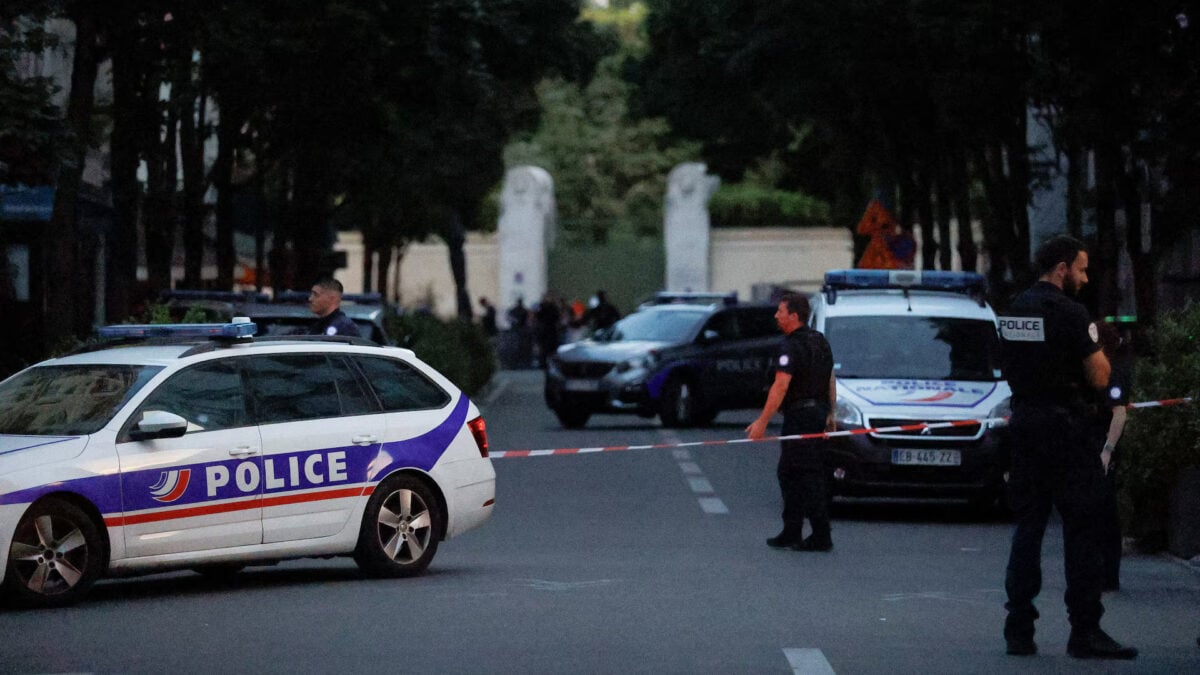 Γαλλία: 90χρονος δολοφόνησε ζευγάρι ηλικιωμένων έπειτα από γειτονική διαμάχη δεκαετιών – Του πέταξαν πέτρα και τους πυροβόλησε 1 Γαλλία: 90χρονος δολοφόνησε ζευγάρι ηλικιωμένων έπειτα από γειτονική διαμάχη δεκαετιών – Του πέταξαν πέτρα και τους πυροβόλησε