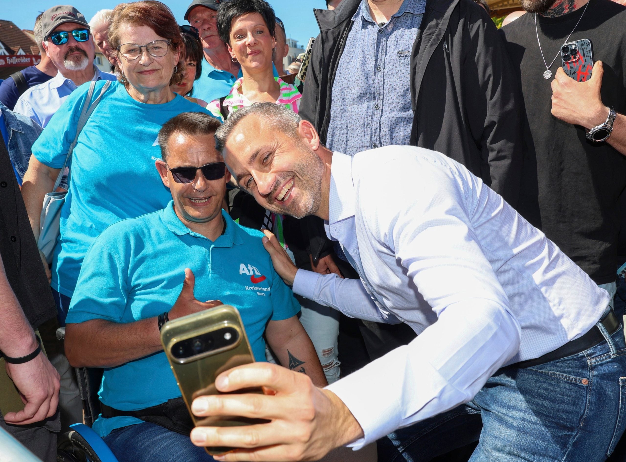 Le Monde για τη νίκη του ακροδεξιού AFD στη Σαξονία-Άνχαλτ: Αλλάζει ο πολιτικός χάρτης στη Γερμανία – Το δίλημμα για το Βερολίνο, το μήνυμα σε Βρυξέλλες και ΗΠΑ 8 Le Monde για τη νίκη του ακροδεξιού AFD στη Σαξονία-Άνχαλτ: Αλλάζει ο πολιτικός χάρτης στη Γερμανία – Το δίλημμα για το Βερολίνο, το μήνυμα σε Βρυξέλλες και ΗΠΑ