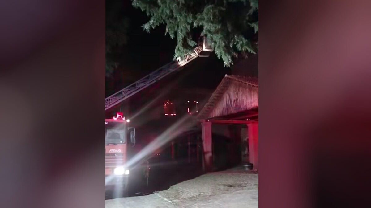 Πάτρα: Φωτιά στο ιστορικό οινοποιείο Achaia Clauss – Εκρήξεις και μάχη να μην περάσουν οι φλόγες στο δάσος 1 Πάτρα: Φωτιά στο ιστορικό οινοποιείο Achaia Clauss – Εκρήξεις και μάχη να μην περάσουν οι φλόγες στο δάσος