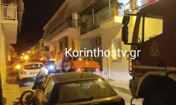 Φωτιά σε διαμέρισμα στο Ξυλόκαστρο: 4 άτομα με αναπνευστικά προβλήματα στο νοσοκομείο