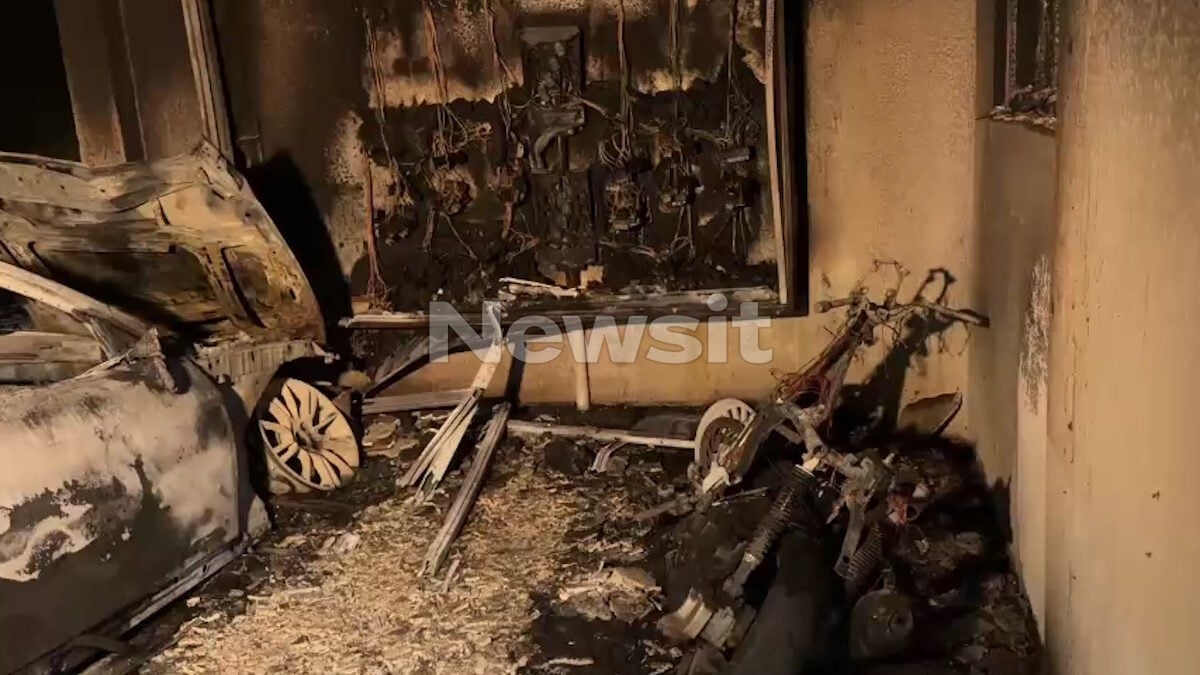Γαλάτσι: Οχήματα τυλίχτηκαν στις φλόγες σε πυλωτή πολυκατοικίας – Δύο ένοικοι στο νοσοκομείο 7 Γαλάτσι: Οχήματα τυλίχτηκαν στις φλόγες σε πυλωτή πολυκατοικίας – Δύο ένοικοι στο νοσοκομείο