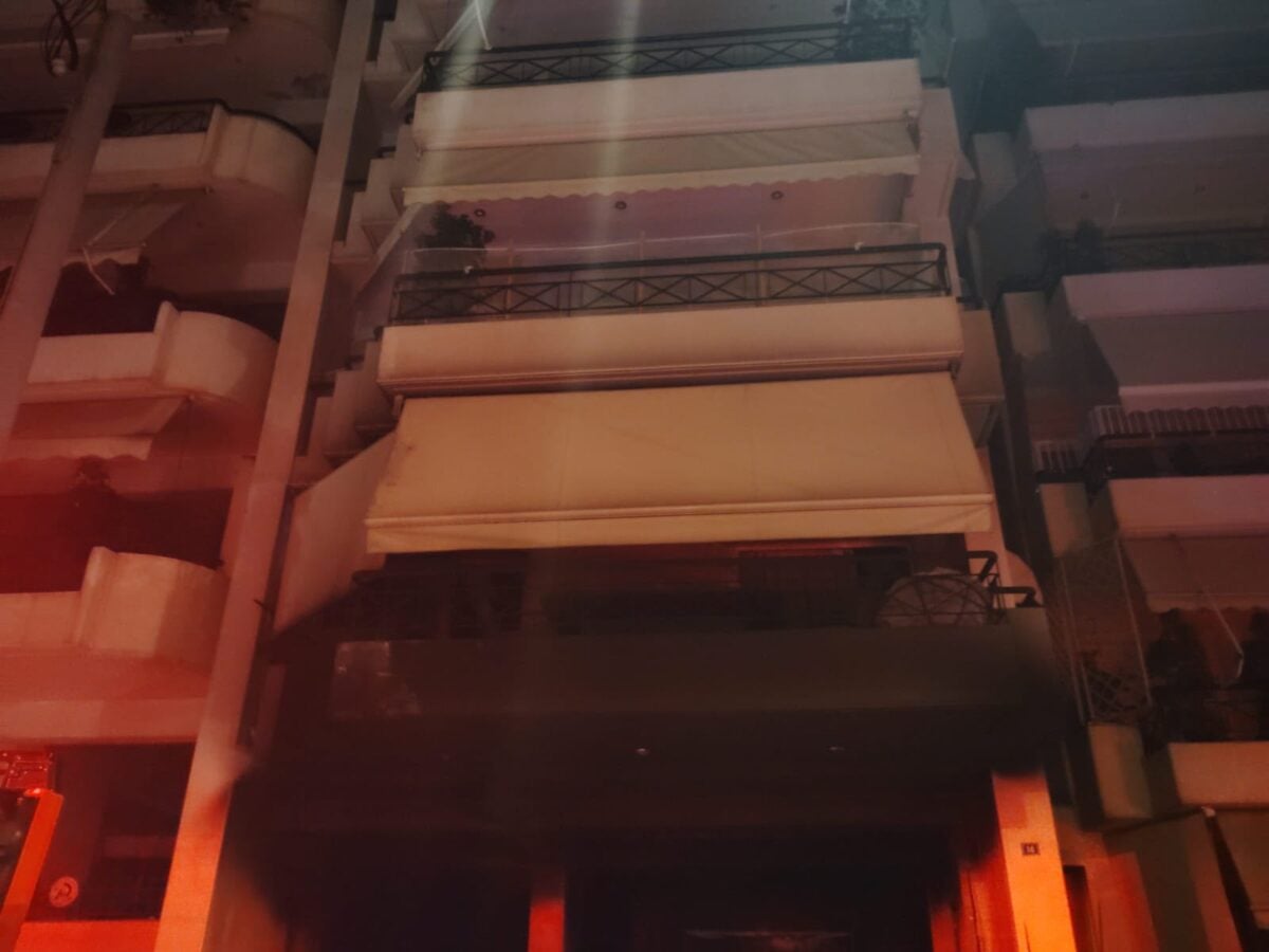Γαλάτσι: Οχήματα τυλίχτηκαν στις φλόγες σε πυλωτή πολυκατοικίας – Δύο ένοικοι στο νοσοκομείο 12 Γαλάτσι: Οχήματα τυλίχτηκαν στις φλόγες σε πυλωτή πολυκατοικίας – Δύο ένοικοι στο νοσοκομείο