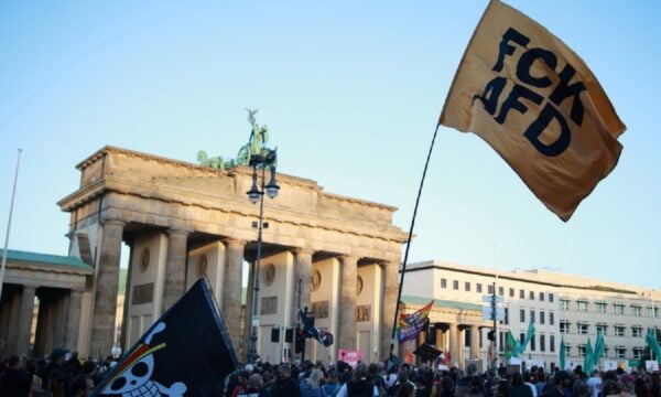 Στους δρόμους του Βερολίνου οι Γερμανοί μετά τη νίκη του ακροδεξιού AfD – ΦΩΤΟ και ΒΙΝΤΕΟ