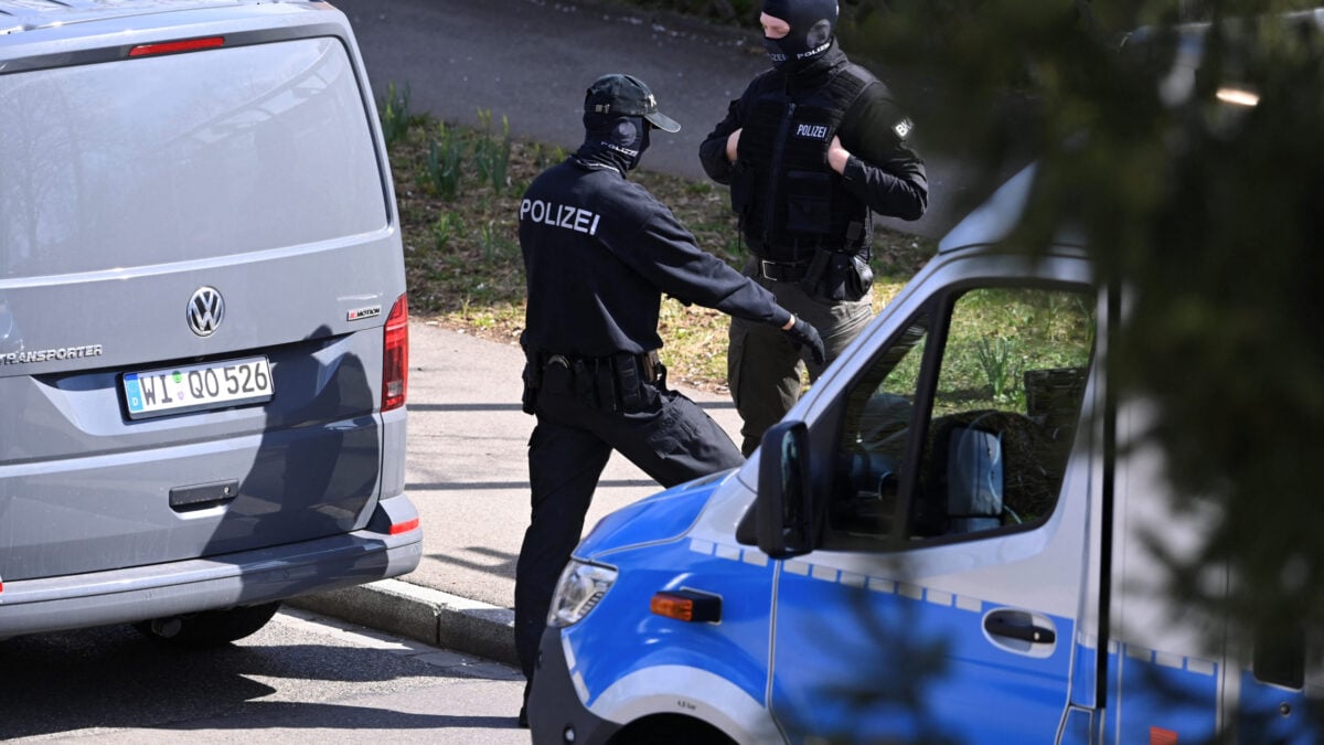 Γερμανία: Συνελήφθη ο «τρομοκράτης του ηλεκτρικού ρεύματος» – Φόβοι για μιμητές έπειτα από νέα απόπειρα δολιοφθοράς 1 Γερμανία: Συνελήφθη ο «τρομοκράτης του ηλεκτρικού ρεύματος» – Φόβοι για μιμητές έπειτα από νέα απόπειρα δολιοφθοράς