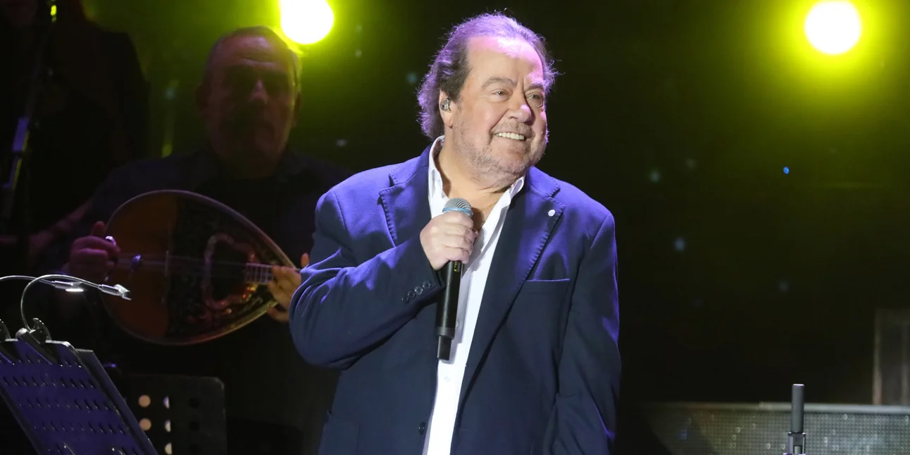 Γιάννης Πάριος: Ο καλλιτέχνης δεν είναι δημόσιος υπάλληλος – Δεν έχουν τα γκατς να βάλουν το όνομά τους 12 Γιάννης Πάριος
