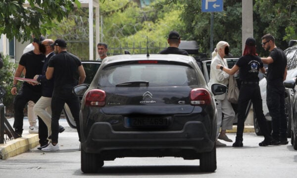 Γιώργος Μαζωνάκης: Στη φυλακή μετά από απολογία 18 ωρών οι δύο γιατροί του Κολωνακίου