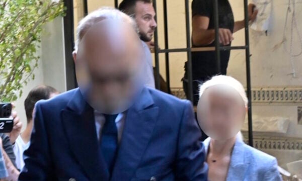 Γιώργος Μαζωνάκης: «Έγιναν διαβολικοί άνθρωποι, αν ήταν κάποιος άγνωστος θα τον πετούσαν στα βράχια», λέει γνωστή των κατηγορούμενων γιατρών