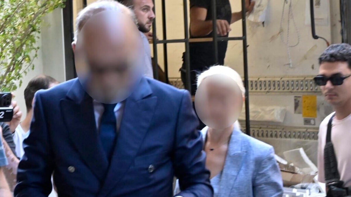Γιώργος Μαζωνάκης: Πλασμαφαιρέσεις ακόμα και τα μεσάνυχτα – Μέσα σε 11 ημέρες το ζευγάρι των γιατρών εισέπραξε έως και 60.000 ευρώ 1 Γιώργος Μαζωνάκης: Πλασμαφαιρέσεις ακόμα και τα μεσάνυχτα – Μέσα σε 11 ημέρες το ζευγάρι των γιατρών εισέπραξε έως και 60.000 ευρώ