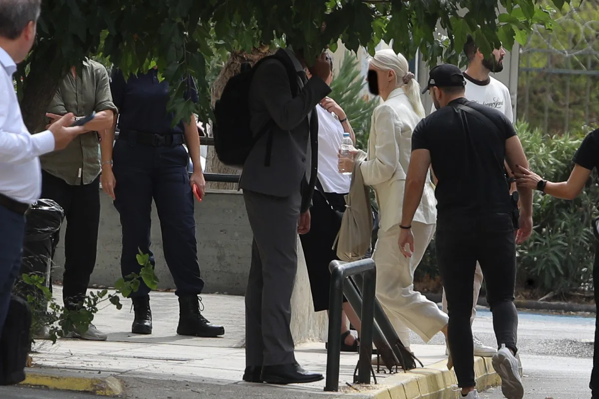 Μαζωνάκης: Αποκαλύφθηκε σε ποιον έστειλε τη φωτογραφία του η γιατρός από το μηχάνημα της πλασμαφαίρεσης 11 Γιατροί