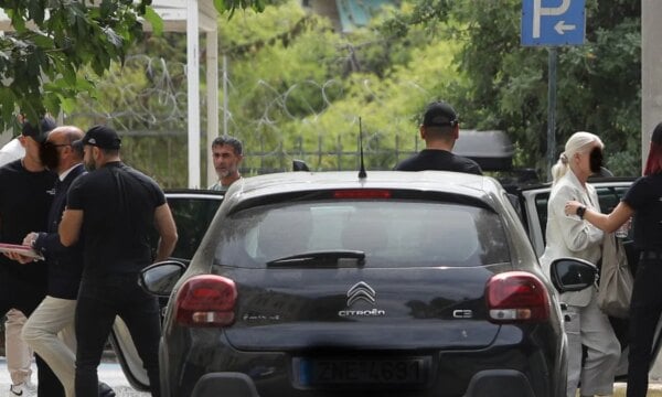 Θάνατος Μαζωνάκη: Νέα καταγγελία από πρώην μοντέλο – «Έκοψαν στον φίλο μου τα χάπια για την καρδιά και τον έστειλαν στο νοσοκομείο με δύο stent»