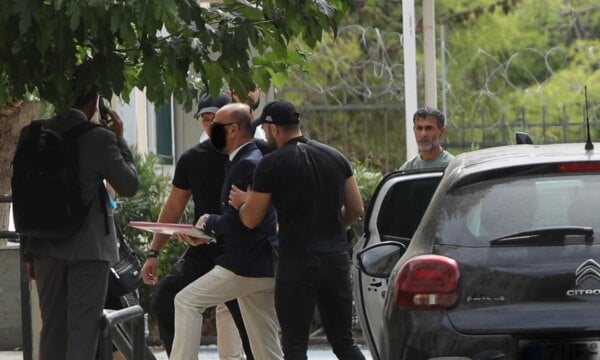Μαζωνάκης: Εξαψήφιο ποσό για το super luxurious ρολόι του γιατρού – Πόσο κοστίζει