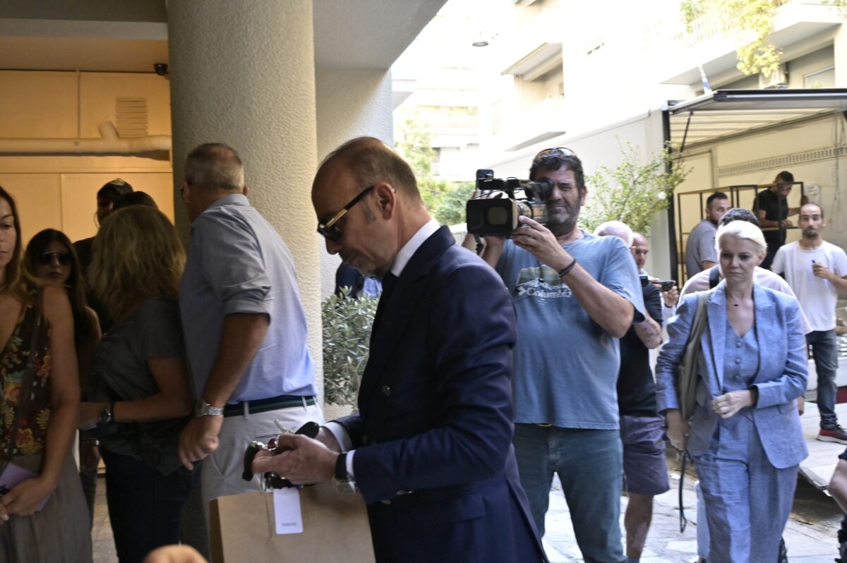 Γιώργος Μαζωνάκης: «Η πλασμαφαίρεση πραγματοποιείται μόνο σε 4 νοσοκομεία στην Αθήνα» λέει η Ματίνα Παγώνη