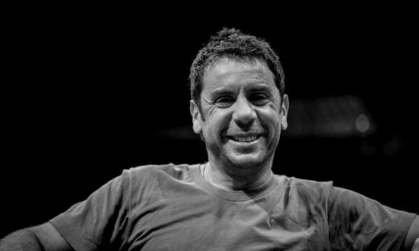 Ανδρουλάκης και Δούρου αποχαιρετούν τον Γιώργο Μαζωνάκη: «Τολμηρός και αντισυμβατικός – Επέμεινε μέχρι τέλους να ανήκει στον εαυτό του»
