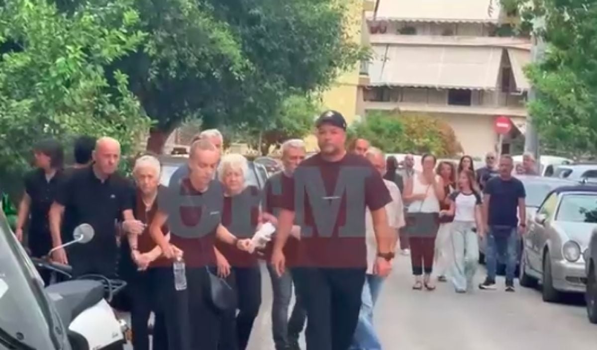 Μαζωνάκης: Οι γονείς και οι αδερφές του στο λαϊκό προσκύνημα στη Νίκαια 22 Γιώργος Μαζωνάκης