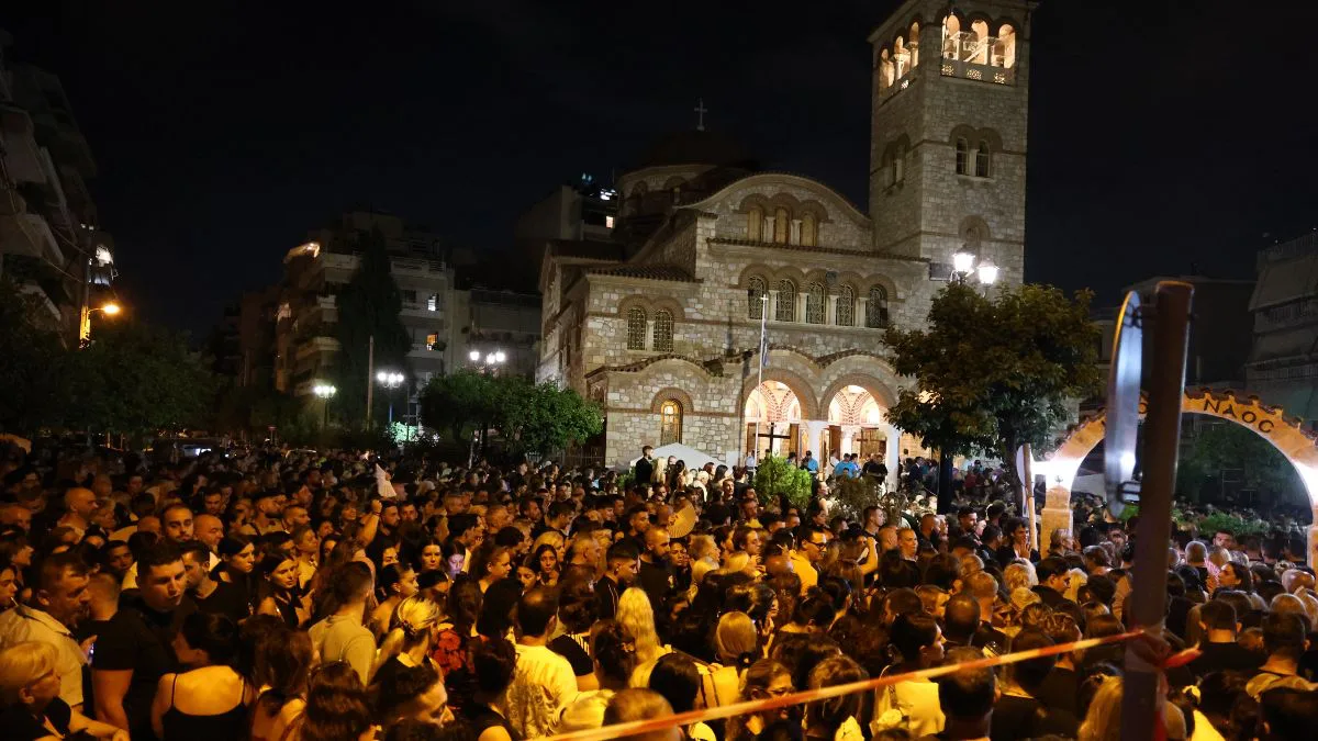 Λαϊκή αγρυπνία Γιώργου Μαζωνάκη: Προσήχθη επιδειξίας – έδειχνε τα γεννητικά του όργανα στον κόσμο