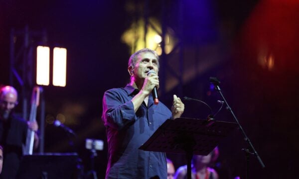 Γιώργος Νταλάρας: Αναβλήθηκε η συναυλία του στη Θεσσαλονίκη – Ο λόγος