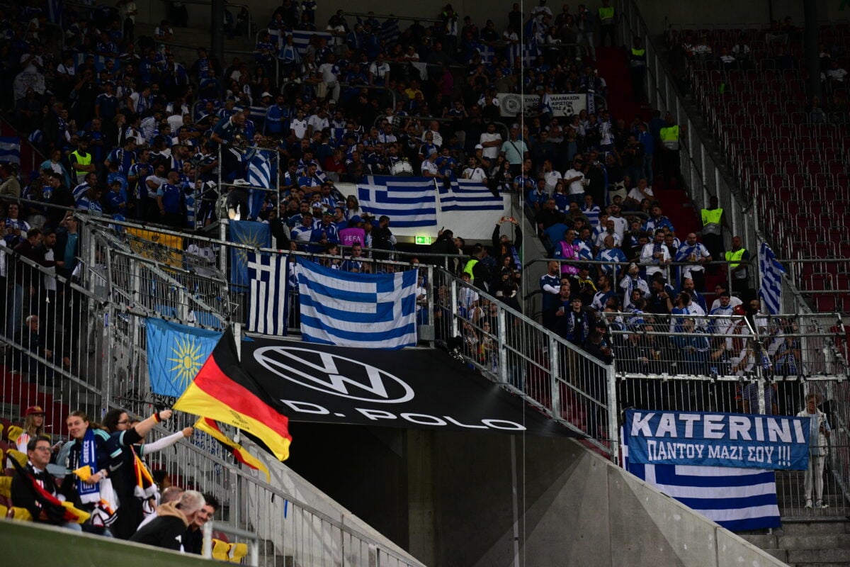 Γερμανία – Ελλάδα: Οι χιλιάδες Έλληνες στις εξέδρες συγκλόνισαν στην ανάκρουση του Εθνικού Ύμνου