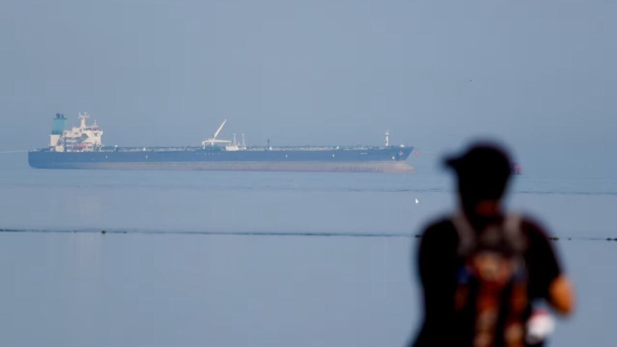 Οι Αμερικανοί βύθισαν ιρανικό πετρελαιοφόρο στον Κόλπο του Ομάν 1 Οι Αμερικανοί βύθισαν ιρανικό πετρελαιοφόρο στον Κόλπο του Ομάν