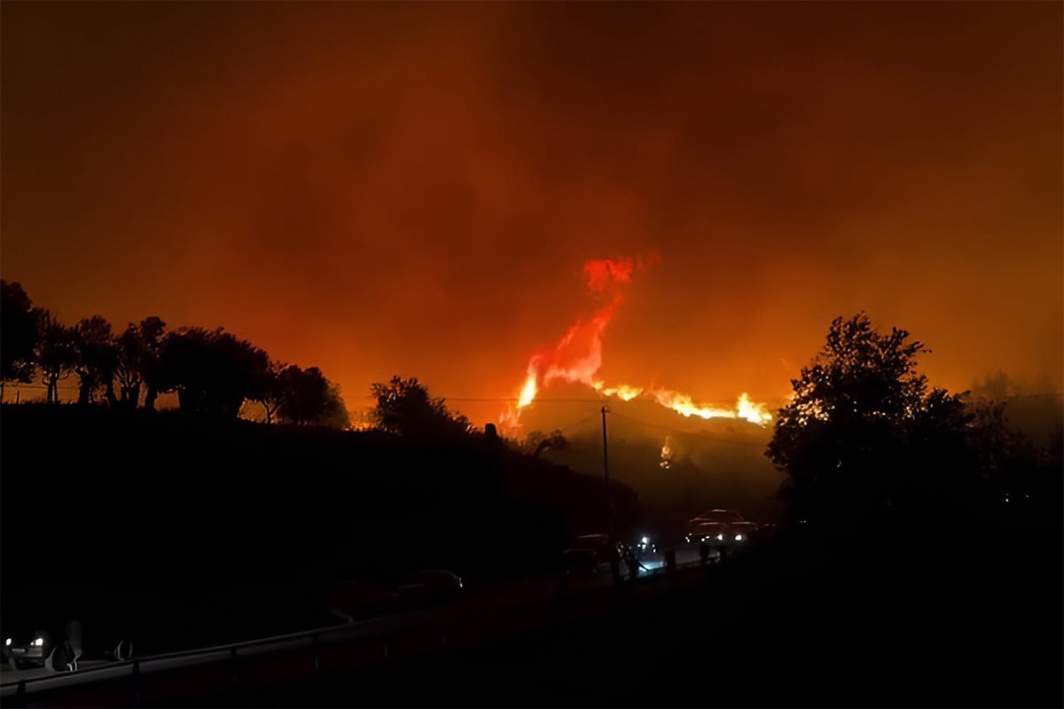 Αλβανία: Πυρκαγιά κοντά στη Χειμάρρα – Απειλούνται κατοικημένες περιοχές