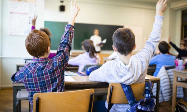 Χανιά: Άγνωστος πυροβόλησε με αεροβόλο όπλο τζάμι σχολείου – Οι μαθητές βρίσκονταν μέσα στην τάξη