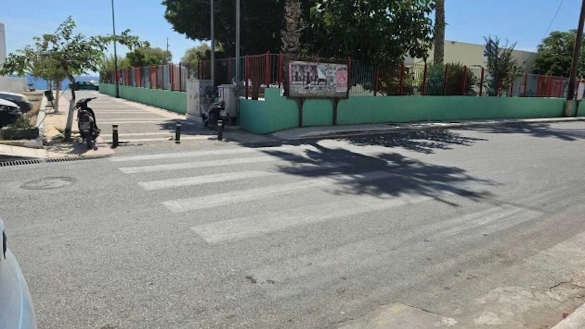 Ιεράπετρα: 16χρονη παρασύρθηκε από αυτοκίνητο στη διάβαση έξω από το σχολείο της 1 Ιεράπετρα: 16χρονη παρασύρθηκε από αυτοκίνητο στη διάβαση έξω από το σχολείο της