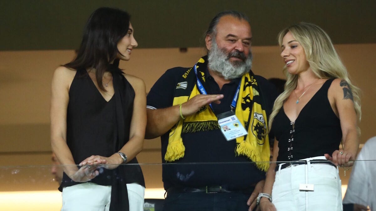 ΑΕΚ – Άρης: Μάριος Ηλιόπουλος φιλοξένησε στη σουίτα του τις Ντρισμπιώτη και Πλατανιώτη 2 ΑΕΚ – Άρης: Μάριος Ηλιόπουλος φιλοξένησε στη σουίτα του τις Ντρισμπιώτη και Πλατανιώτη