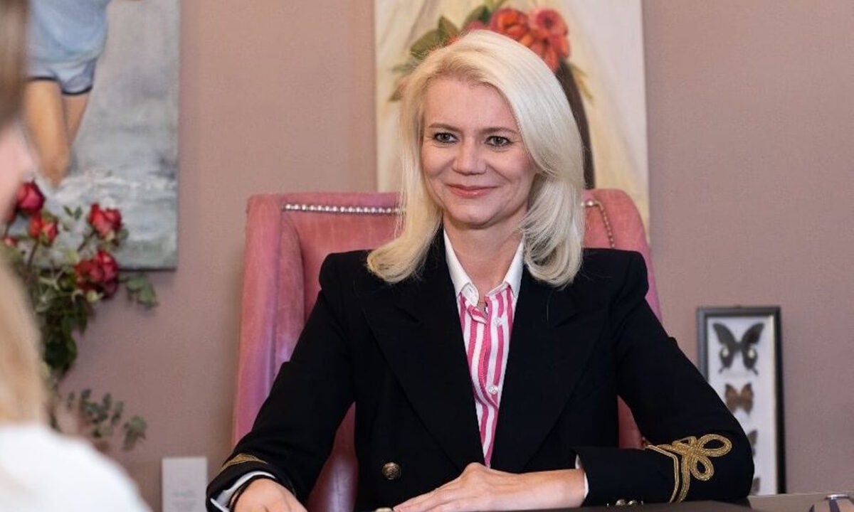Θάνατος Γιώργου Μαζωνάκη: «Θα πάθεις καρκίνο αν συνεχίσεις τα φάρμακα» – Η καταγγελία γυναίκας που κατέληξε με σοβαρή βλάβη στα νεφρά