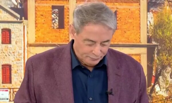 Ιορδάνης Χασαπόπουλος: Φανερά συγκινημένος στον «αέρα» του MEGA – «Μπορείς να σταματήσεις σε παρακαλώ πολύ;» (Βίντεο)