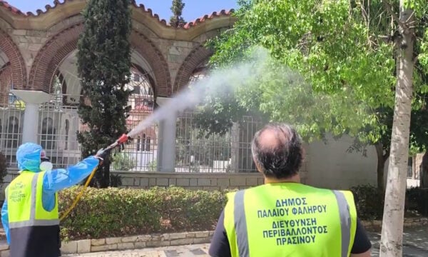 Ιός Δυτικού Νείλου: Έκτακτοι ψεκασμοί στο Παλαιό Φάληρο μετά το κρούσμα – «Δεν αφήνουμε νερά στα μπαλκόνια»