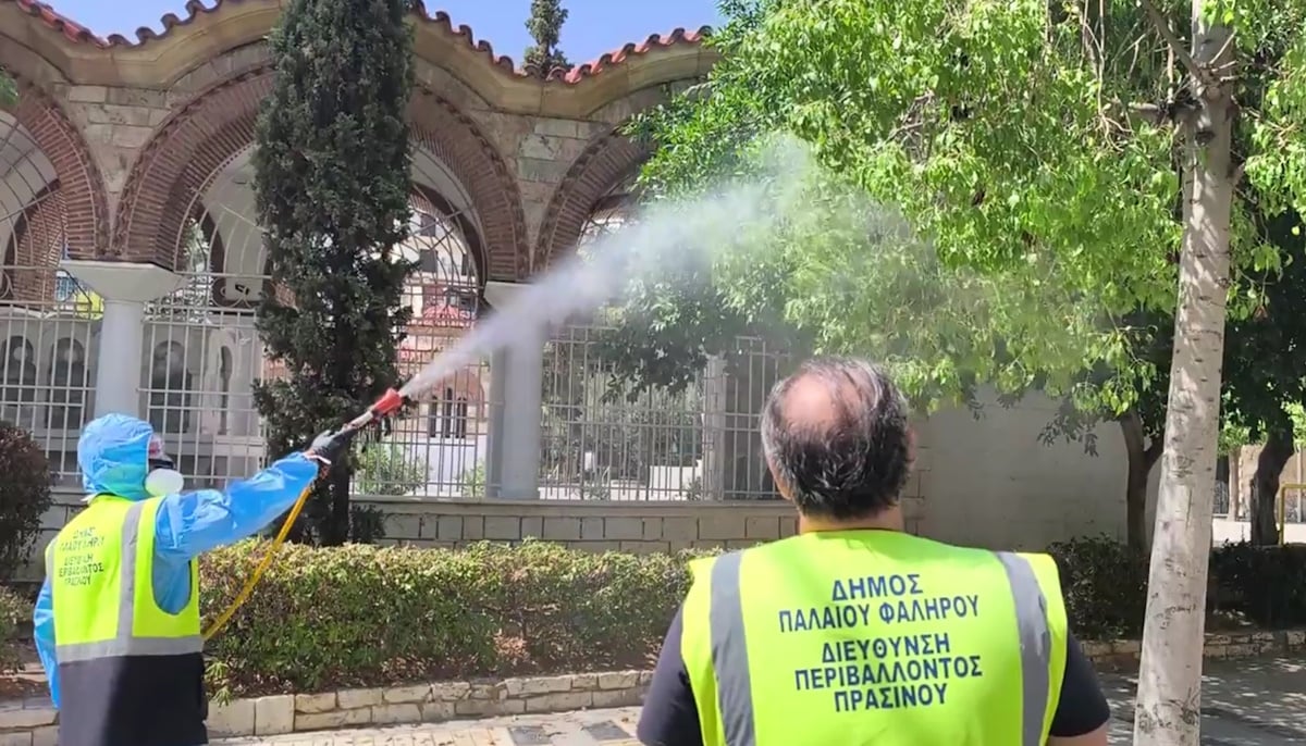 Ιός Δυτικού Νείλου: Έκτακτοι ψεκασμοί στο Παλαιό Φάληρο μετά το κρούσμα – «Δεν αφήνουμε νερά στα μπαλκόνια»