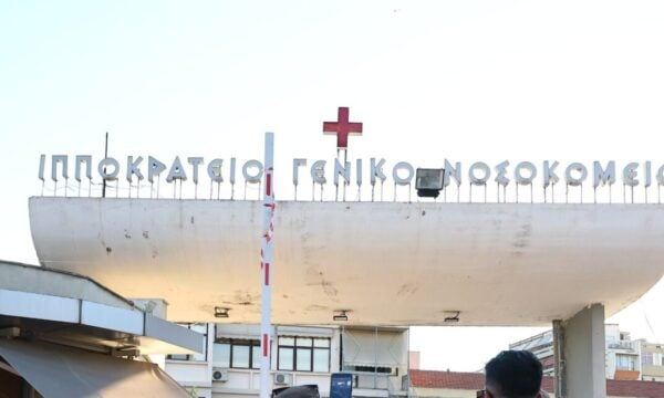 Θεσσαλονίκη: Ζευγάρι γονέων επιτέθηκε σε προϊσταμένη κοινωνικής υπηρεσίας για την απομάκρυνση του βρέφους του