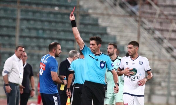 Ηρακλής για τη διαιτησία στο ματς με τον Ατρόμητο: «Η ληστεία της χρονιάς για το ελληνικό πρωτάθλημα»