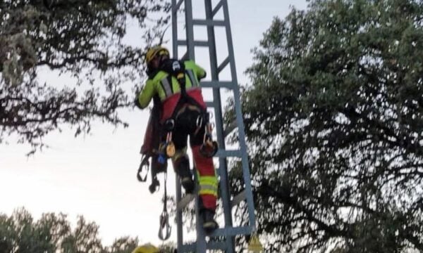 Ισπανία: Επικίνδυνο trend στα social media οδήγησε 12χρονη στο νοσοκομείο – Ηλεκτροπληξία με 30.000 βολτ