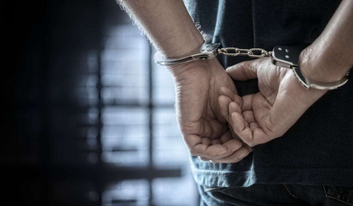 Χειροπέδες σε δύο Τούρκους – μέλη εγκληματικών οργανώσεων: Κατηγορούνται για ναρκωτικά και πλαστογραφία