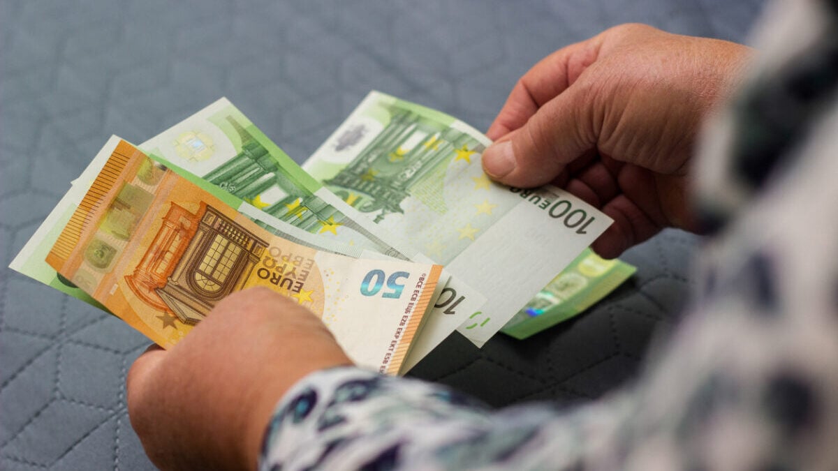 Θεσσαλονίκη: Η οικιακή βοηθός κατηγορήθηκε ότι έκλεψε 50.000 ευρώ από σπίτι, αλλά αθωώθηκε – «Σοκαρίστηκα, σκέφτηκα ότι θα με έδιωχναν από τη χώρα» 2 Θεσσαλονίκη: Η οικιακή βοηθός κατηγορήθηκε ότι έκλεψε 50.000 ευρώ από σπίτι, αλλά αθωώθηκε – «Σοκαρίστηκα, σκέφτηκα ότι θα με έδιωχναν από τη χώρα»