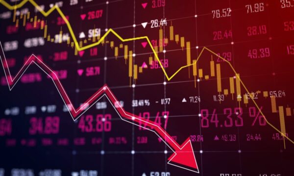 Στο «κόκκινο» τα χρηματιστήρια με φόντο το ράλι πετρελαίου και φυσικού αερίου – Στήριγμα οι τράπεζες για την Αθήνα