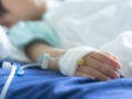 Λασίθι: Σε κρίσιμη κατάσταση 2χρονο αγόρι που έπεσε από  μπαλκόνι – Νοσηλεύεται διασωληνωμένο στο ΠΑΓΝΗ