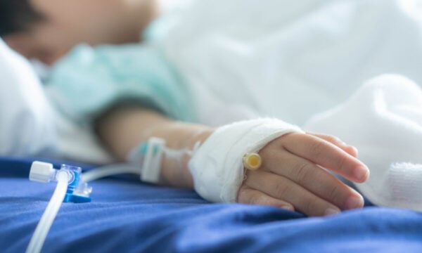 Λασίθι: Σε κρίσιμη κατάσταση 2χρονο αγόρι που έπεσε από μπαλκόνι – Νοσηλεύεται διασωληνωμένο στο ΠΑΓΝΗ