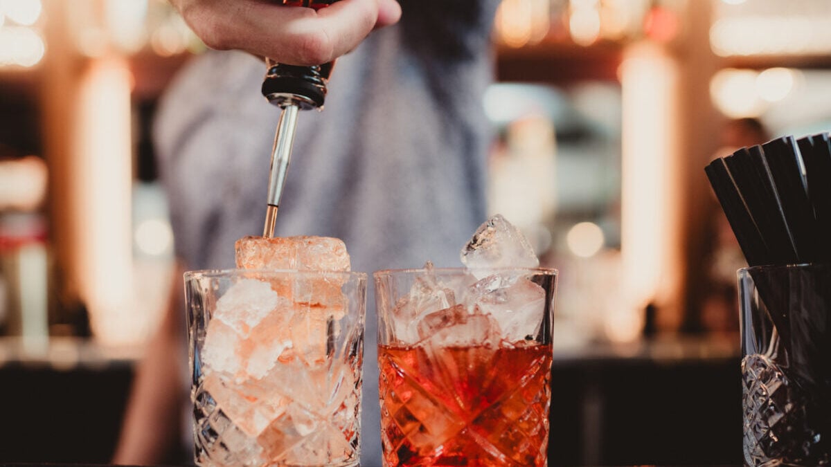 Au Vodka: Δύο συμμαθητές έβγαλαν 75 εκατ. λίρες ο καθένας με την πώληση της βότκας 1 Au Vodka: Δύο συμμαθητές έβγαλαν 75 εκατ. λίρες ο καθένας με την πώληση της βότκας