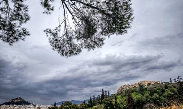 Καιρός: Βροχές σε Μακεδονία και Κεντρική Στερεά – Διατηρείται υψηλή η θερμοκρασία έως 37 C°, πτώση από Παρασκευή