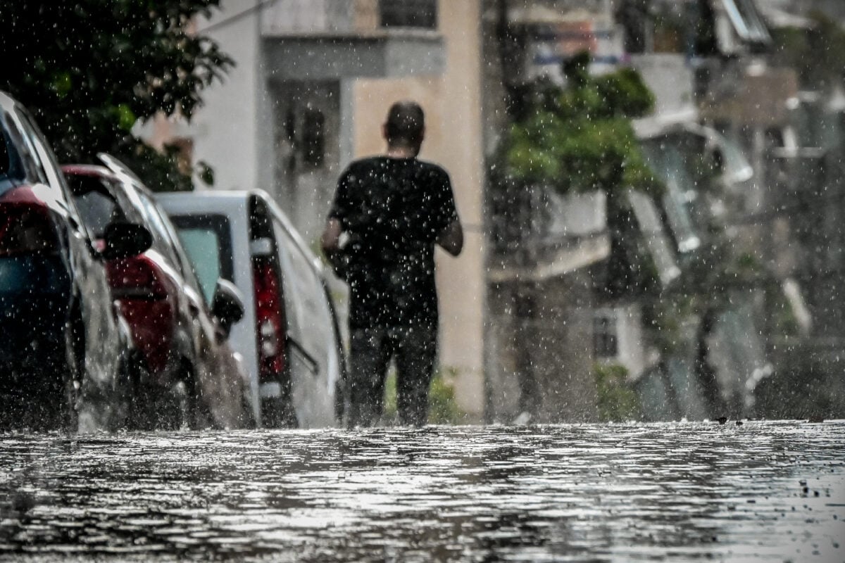 Καιρός σήμερα: Βροχές σε πολλές περιοχές της χώρας, ήπιοι άνεμοι και θερμοκρασία έως 31 °C
