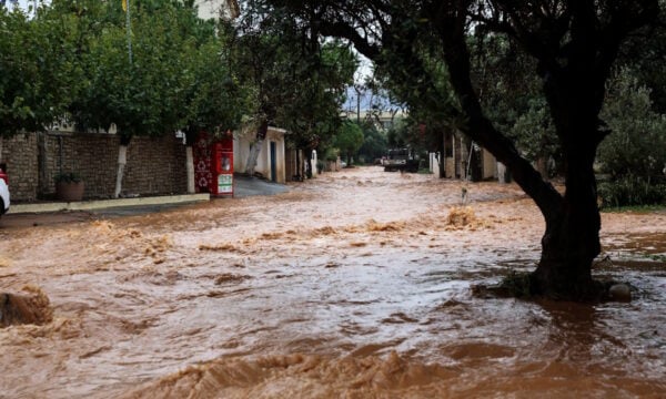 Κρήτη: Σε επιφυλακή η Πυροσβεστική για ισχυρές βροχές και καταιγίδες – Δυνάμεις της ΕΜΑΚ μεταβαίνουν στα Χανιά