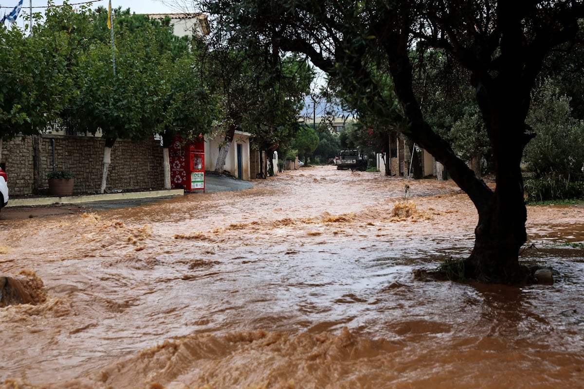 Κρήτη: Σε επιφυλακή η Πυροσβεστική για ισχυρές βροχές και καταιγίδες – Δυνάμεις της ΕΜΑΚ μεταβαίνουν στα Χανιά