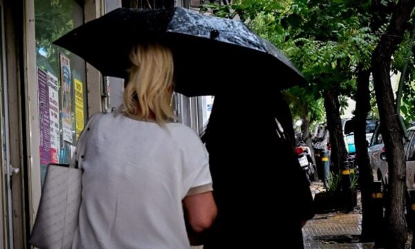Καιρός σήμερα: Πτώση της θερμοκρασίας και βροχές σε όλη τη χώρα