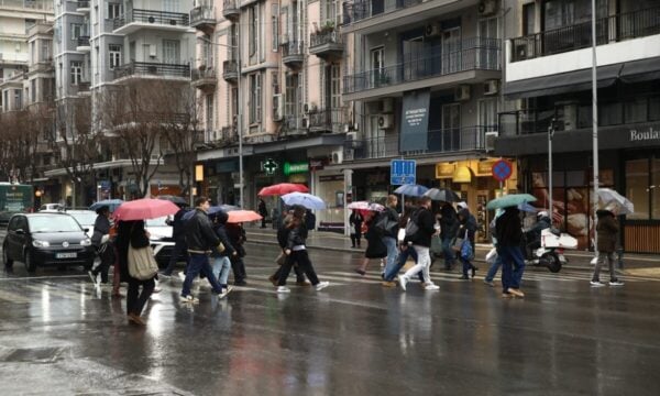 Καιρός σήμερα: Βροχές και καταιγίδες σε όλη τη χώρα – Η θερμοκρασία δεν ξεπερνά τους 29°C