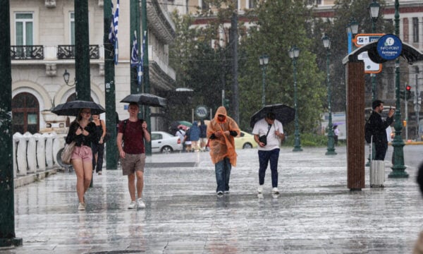Καιρός: Επιμένει η κακοκαιρία με βροχές, καταιγίδες και πτώση της θερμοκρασίας – Στους 0 βαθμούς η Δυτική Μακεδονία