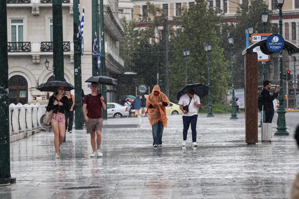 Καιρός: Επιμένει η κακοκαιρία με βροχές, καταιγίδες και πτώση της θερμοκρασίας – Στους 0 βαθμούς η Δυτική Μακεδονία