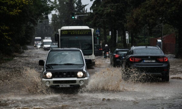 Καιρός: Επιδείνωση από την Τετάρτη με καταιγίδες και 8 μποφόρ – Εύβοια και Κρήτη με τα περισσότερα νερά