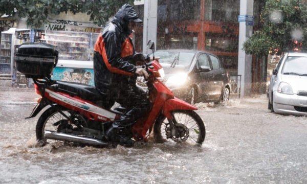 Καιρός: Καταιγίδες και άνεμοι από διαδοχικές κακοκαιρίες στις αρχές Οκτωβρίου – Οι περιοχές που βρίσκονται στο επίκεντρο